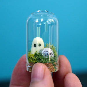 Pet Ghost Friend - Glow-in-the-dark Terrarium