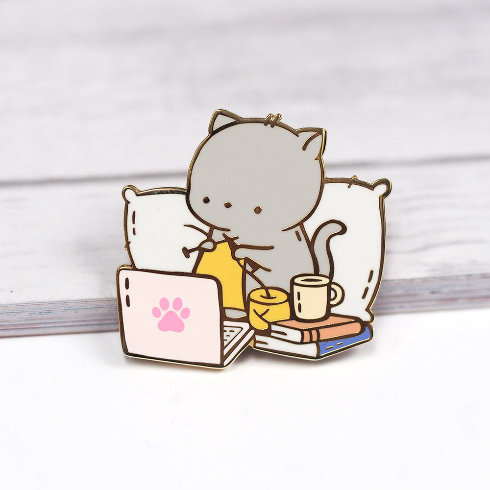 Knitflix Cat - Metal Enamel Pin