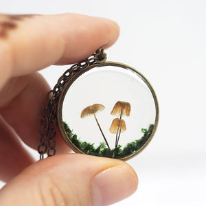 Mushroom Curiosity Pendant - Fungi Trio Bronze