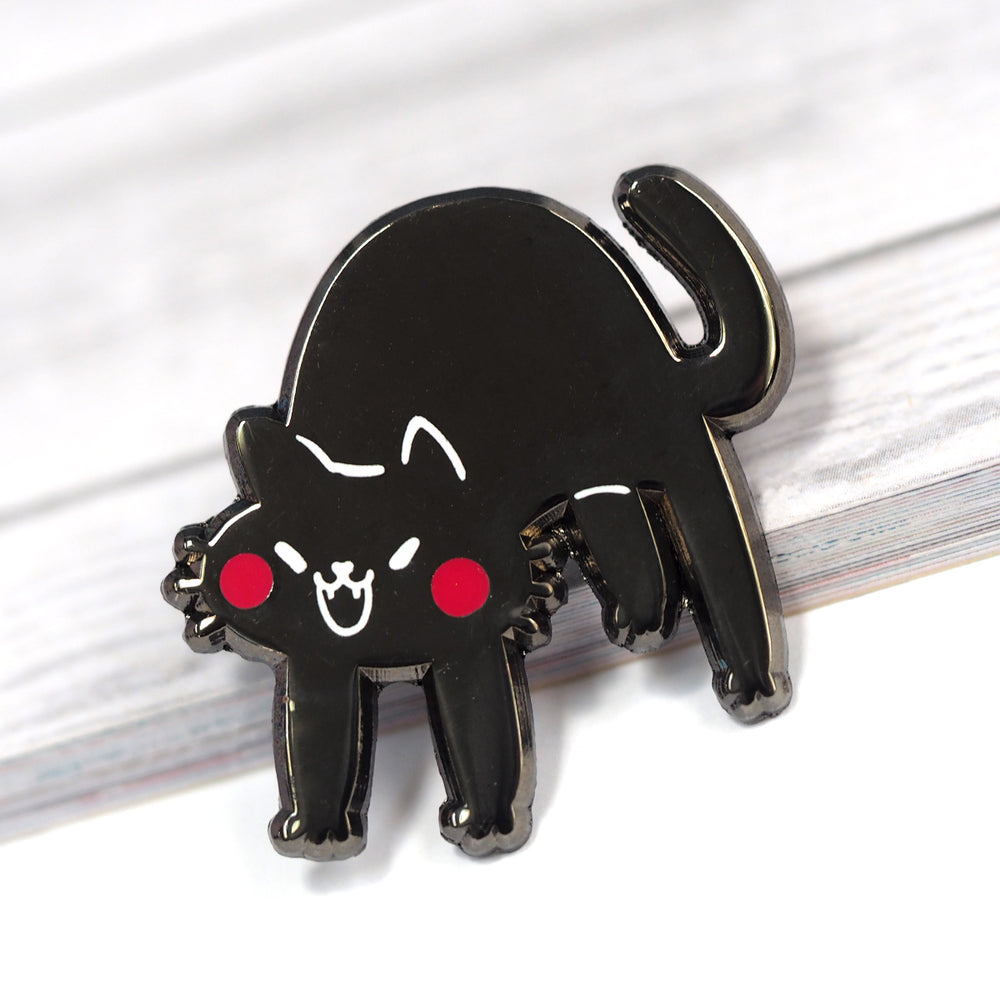 
            
                Load image into Gallery viewer, Spooked Cat - Metal Enameled Pin
            
        