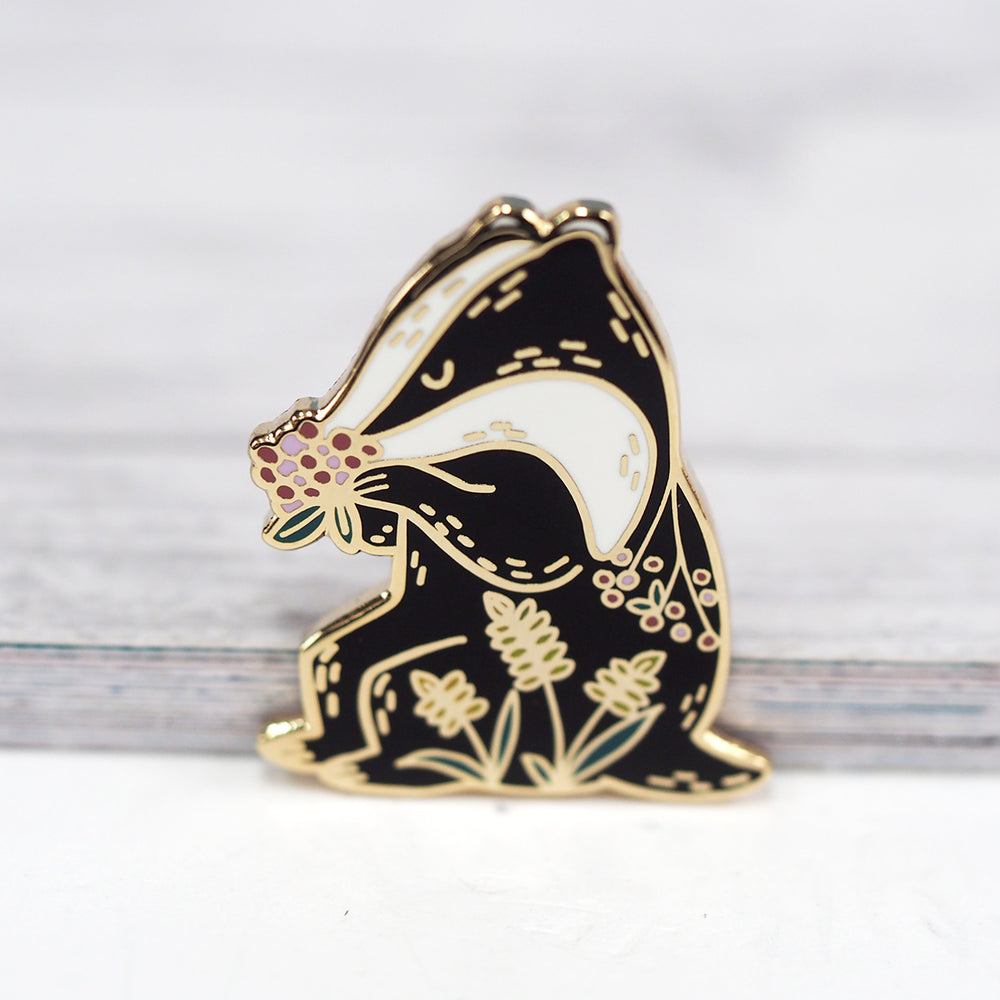 
            
                Load image into Gallery viewer, Woodland Badger - Metal Enameled Pin
            
        