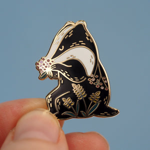 
            
                Load image into Gallery viewer, Woodland Badger - Metal Enameled Pin
            
        