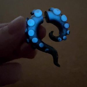 
            
                Load and play video in Gallery viewer, Octopus Tentacles - Faux Gauge Earrings - Glow In The Dark - Small
            
        