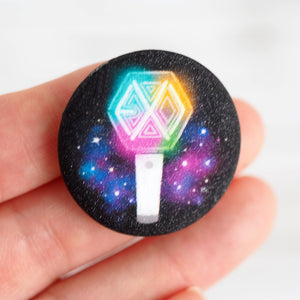
            
                Load image into Gallery viewer, EXO Lightstick Shimmer Pin
            
        