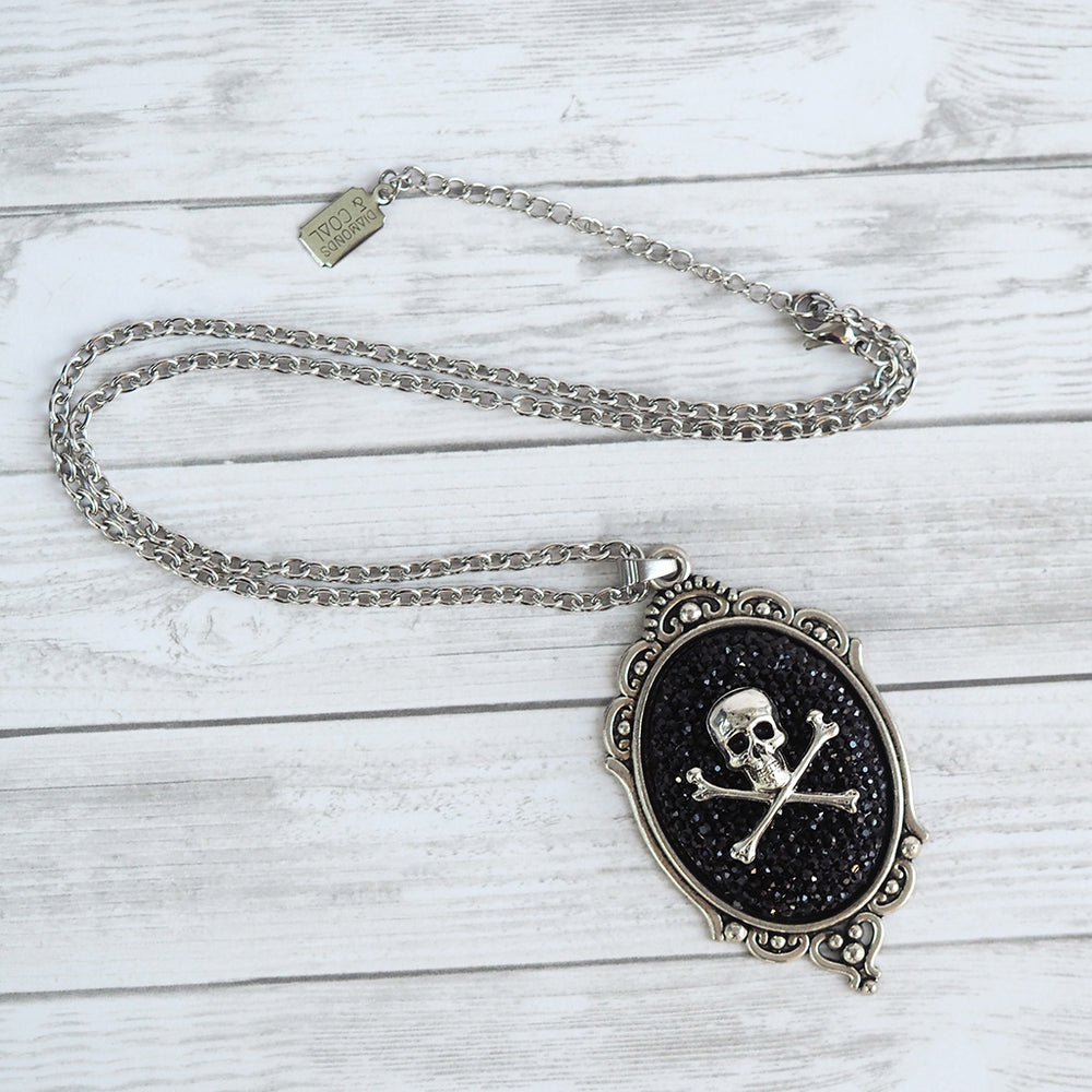 
            
                Load image into Gallery viewer, Skull and Crossbones Cameo Necklace
            
        