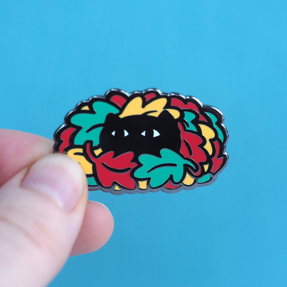 
            
                Load image into Gallery viewer, Leaf Cat - Metal Enameled Pin
            
        