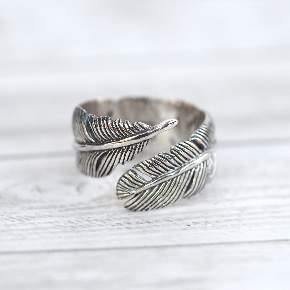 
            
                Load image into Gallery viewer, Sterling Silver Feather Ring
            
        