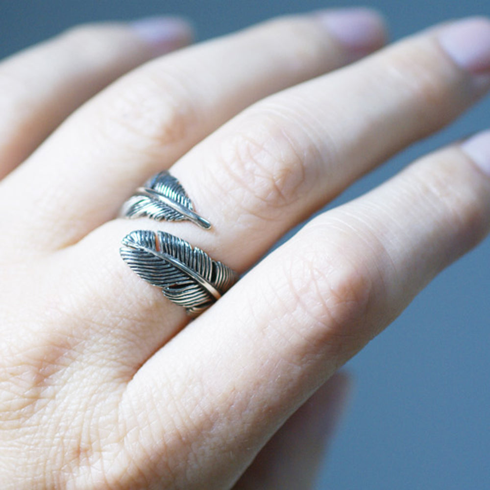 
            
                Load image into Gallery viewer, Sterling Silver Feather Ring
            
        