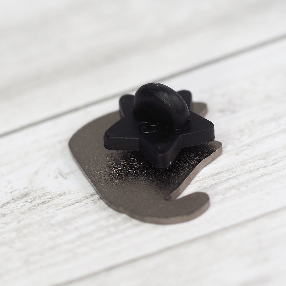 
            
                Load image into Gallery viewer, Sumi The Black Cat - Metal Enameled Pin
            
        