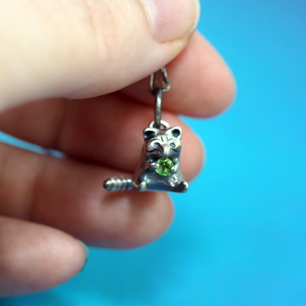 Greedy Raccoon Gemstone Necklace - Sterling Silver with Peridot